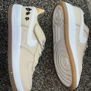 Girl Nike AF1 With Velcro Strap No tie Laces